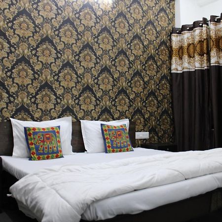 Hill Paradise Home Stay Udaipur Bagian luar foto