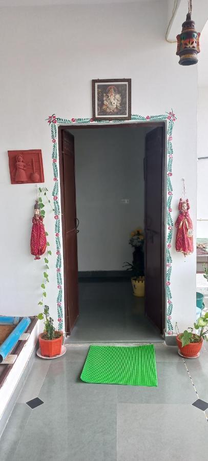 Hill Paradise Home Stay Udaipur Bagian luar foto