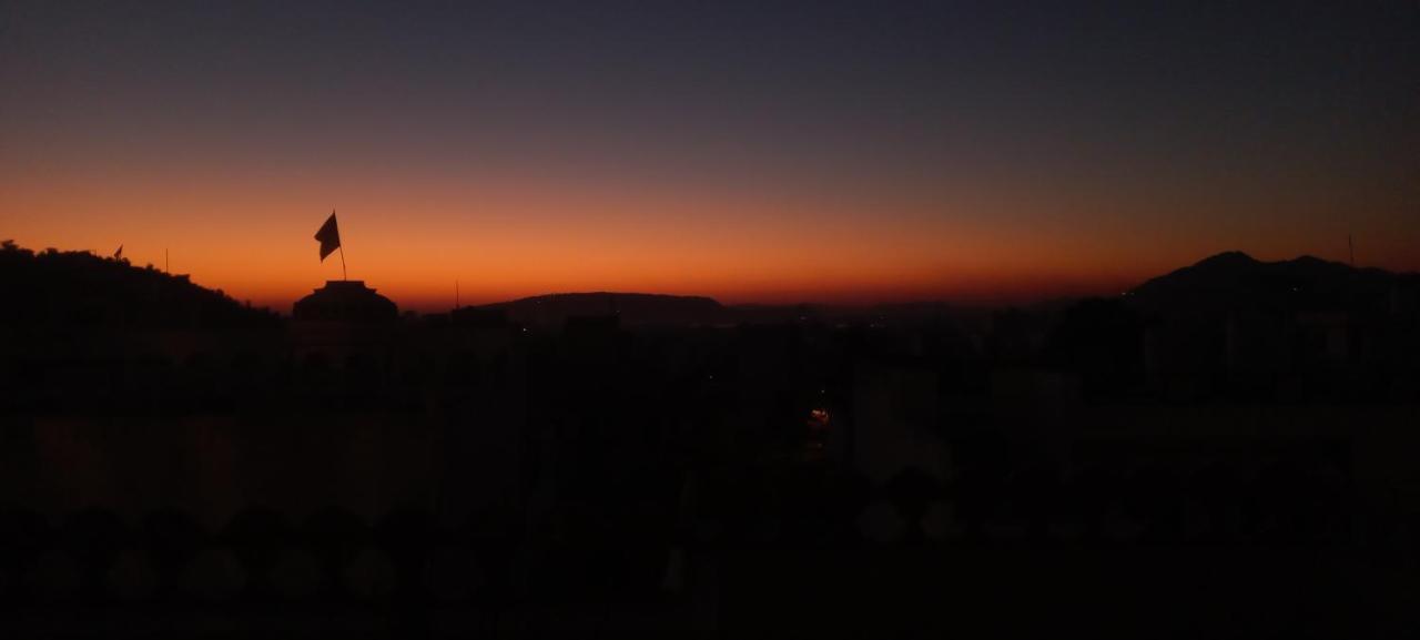 Hill Paradise Home Stay Udaipur Bagian luar foto